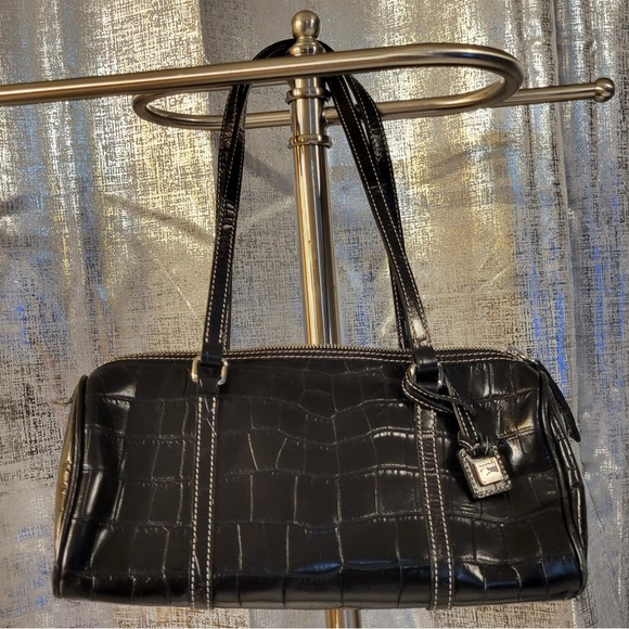 Dooney & Bourke Handbags - Dooney & Bourke 🖤 Black Croc-Embossed Barrel Shoulder Bag Vintage